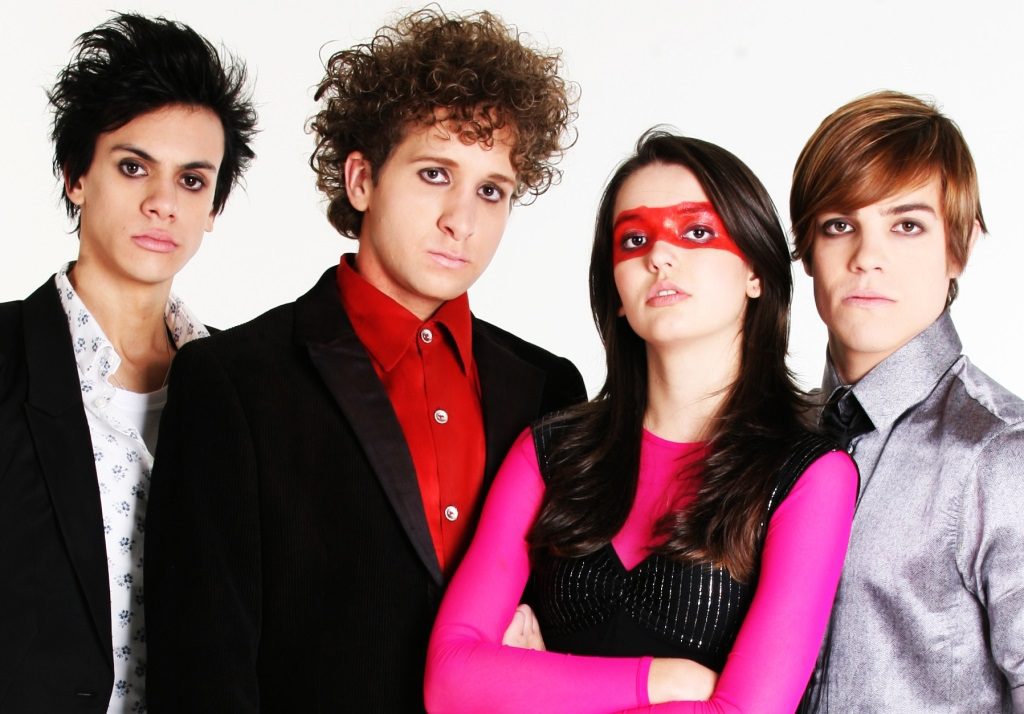 julie and the phantoms é uma série remake de julie e os fantasmas