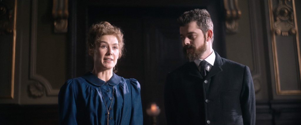 Radioactive é o filme com rosamund pike que conta a história de Marie Curie