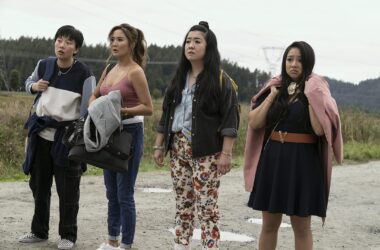 Loucas em Apuros: Filme com Ashley Park ganha trailer, enredo e data de lançamento 20