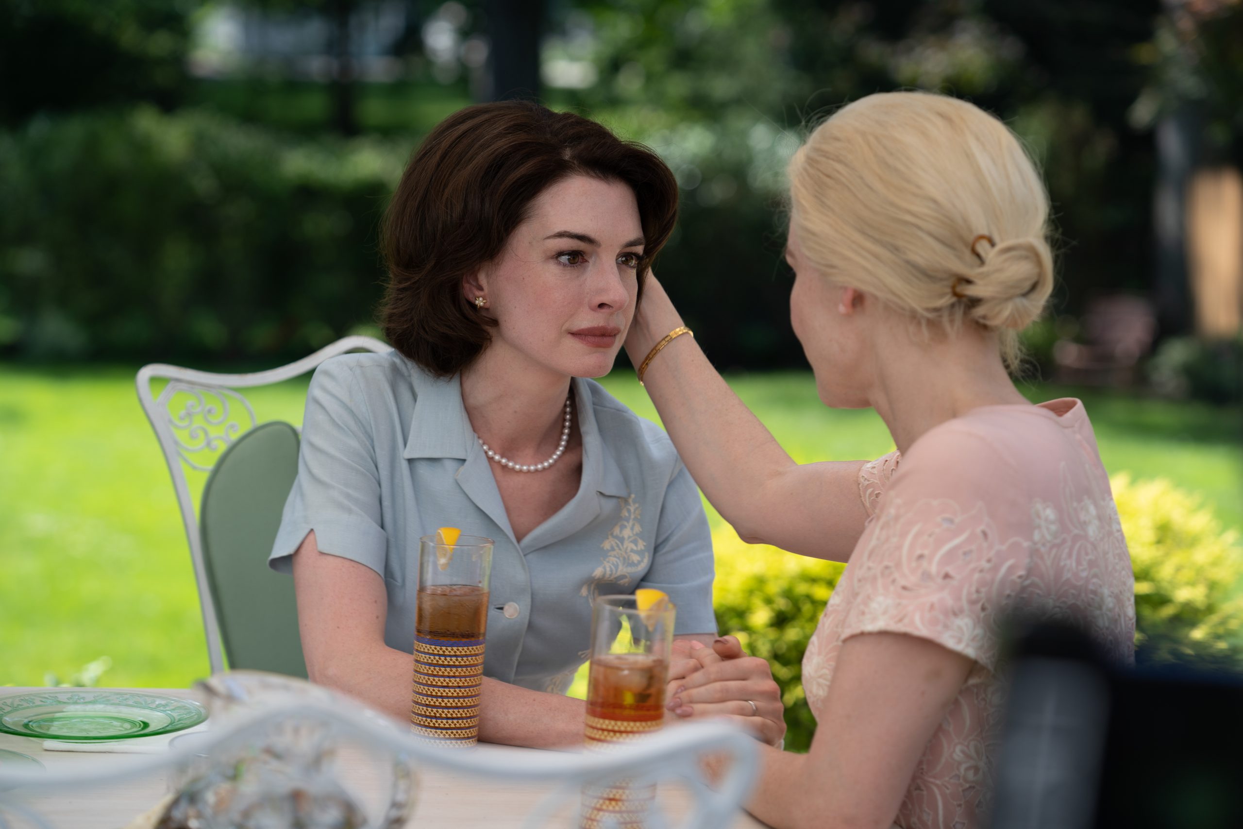 ESTRELADO POR ANNE HATHAWAY E JESSICA CHASTAIN, INSTINTO MATERNO GANHA TRAILER OFICIAL