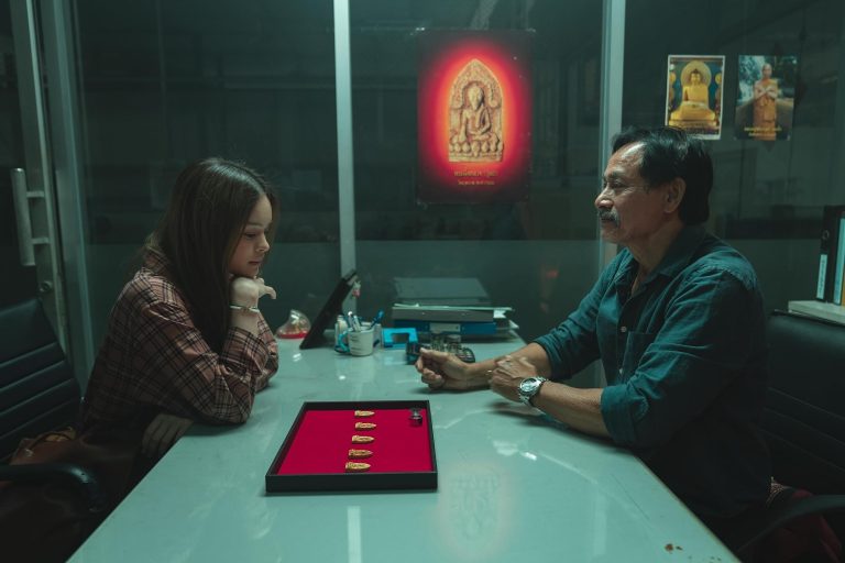 Com Golpe Milionário, "Fé Nos Negócios" é a Nova Série Tailandesa na Netflix 16